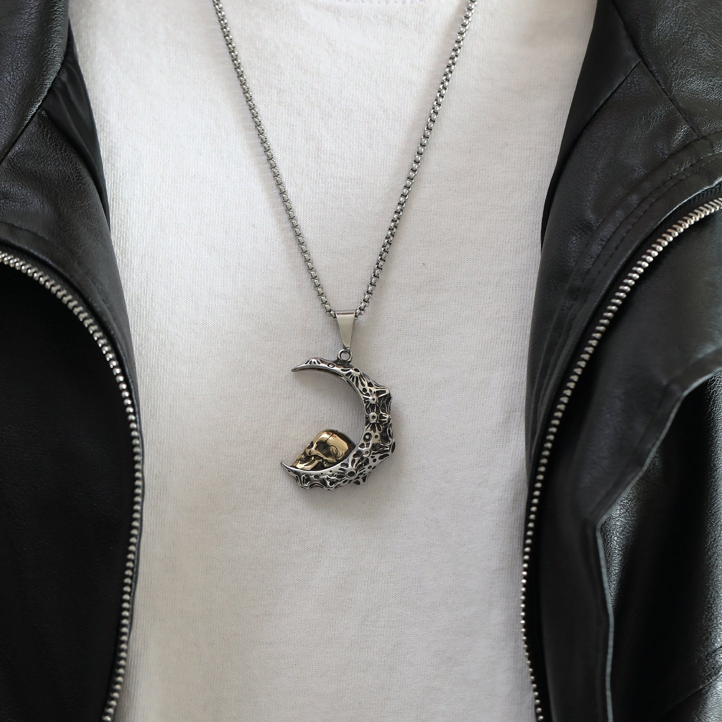 Rockyu メンズネックレス 月とスカルのダークペンダント ステンレス製 60cmチェーン付き