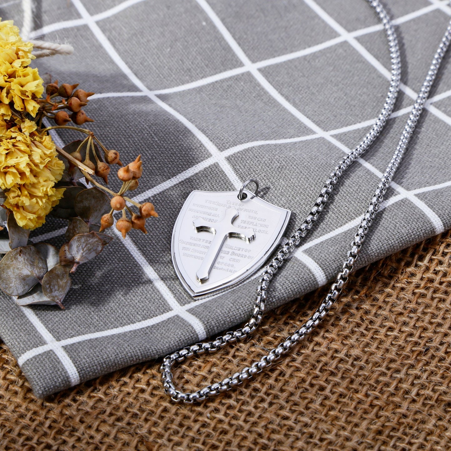 Rockyu シールドクロス ネックレス メンズ ステンレス 経文刻印 十字架ペンダント