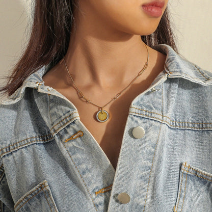 Rockyu レディースコインネックレス ゴールド 貝母風 円形ペンダント Mモチーフ ステンレス製 鎖骨チェーン 記念日 プレゼント