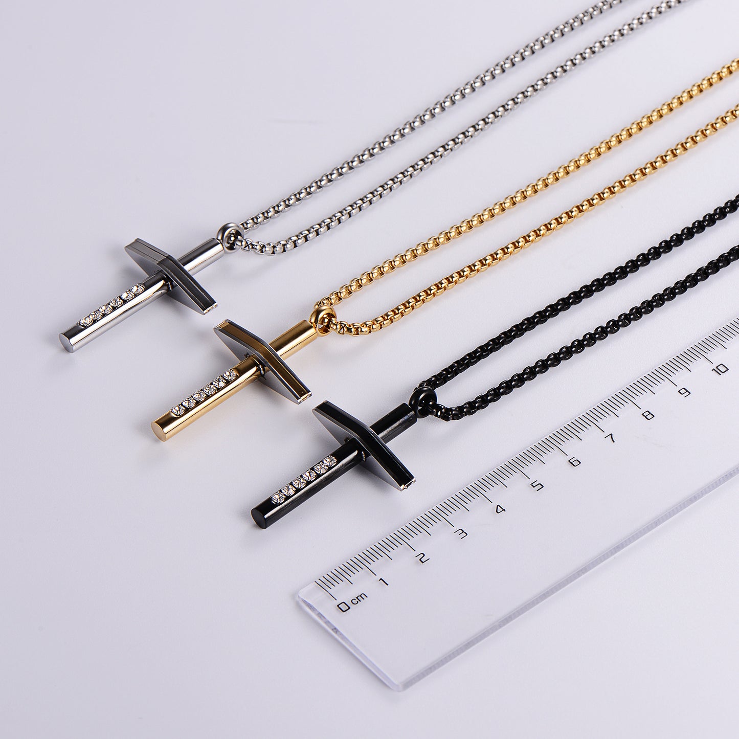 Rockyu クロスネックレス メンズ ステンレス製 アレルギー対応 ブラック＆ゴールド おしゃれ十字架ペンダント
