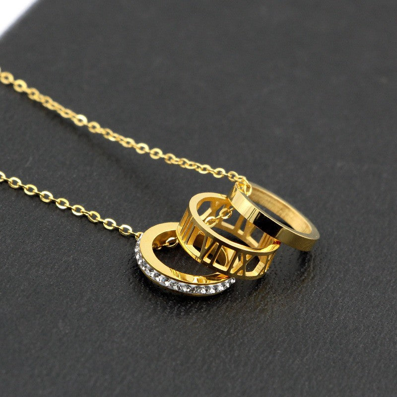 Rockyu ジュエリー 三連リング ネックレス レディース チタン製 ローズゴールド × ジルコン ペンダント