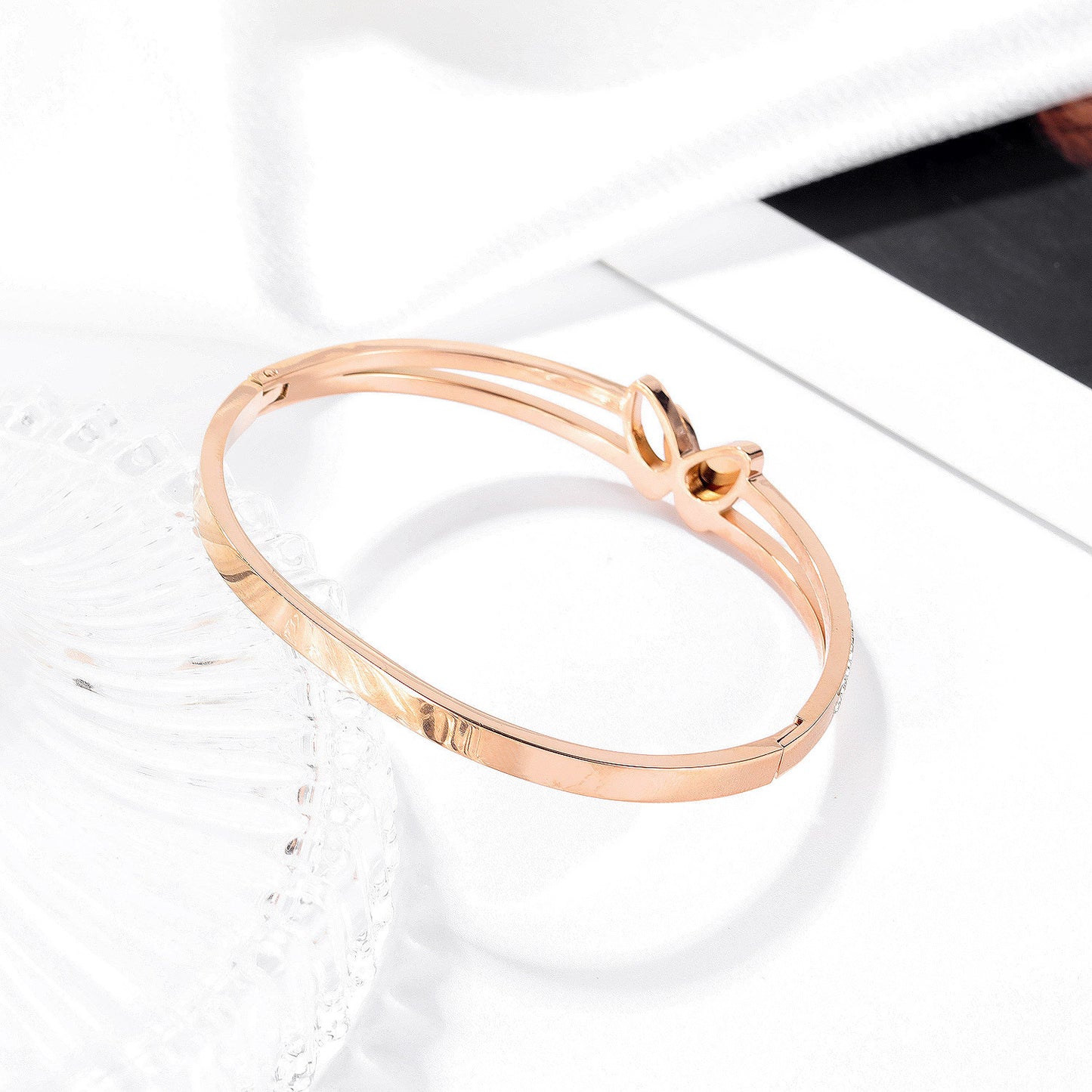 Rockyu ブレスレット レディース 蝶モチーフ ジルコニア入り 18Kピンクゴールド チタン製