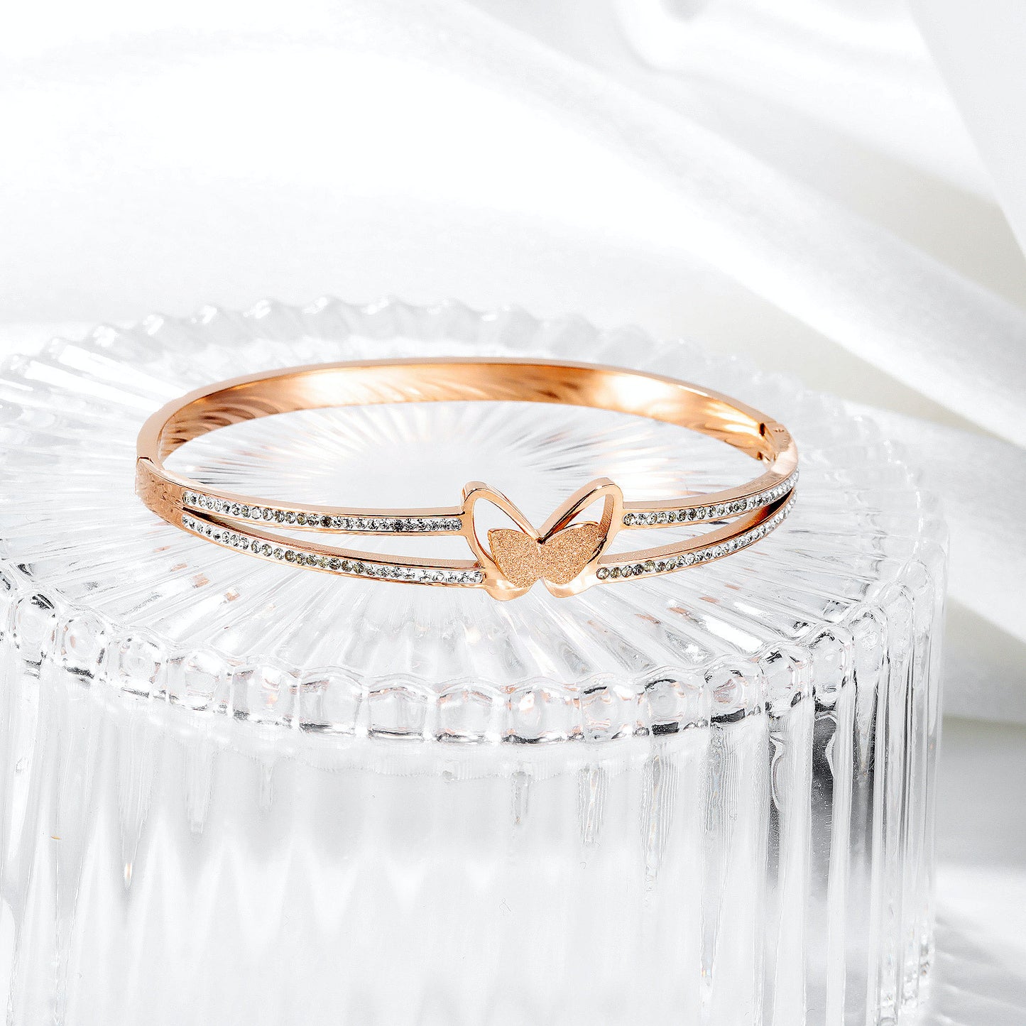 Rockyu ブレスレット レディース 蝶モチーフ ジルコニア入り 18Kピンクゴールド チタン製