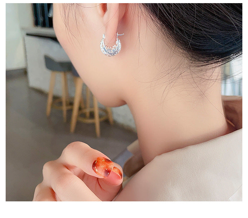 Rockyu シルバー925 月牙モチーフ透かし彫りフープピアス 小ぶりエレガントデザイン