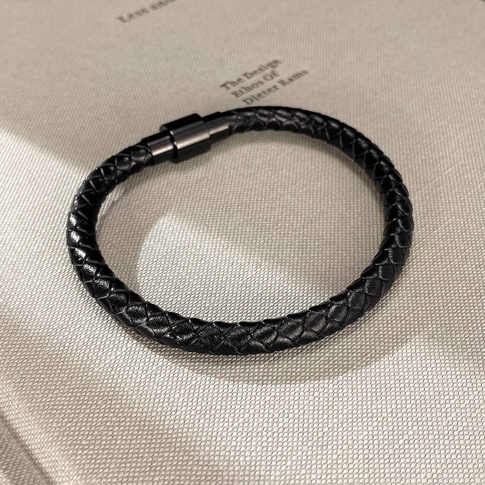 Rockyu ブレスレット メンズ レザー編み込み ステンレス留め具 シンプル おしゃれ ブラックバングル