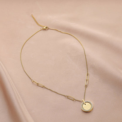 Rockyu レディースコインネックレス ゴールド 貝母風 円形ペンダント Mモチーフ ステンレス製 鎖骨チェーン 記念日 プレゼント
