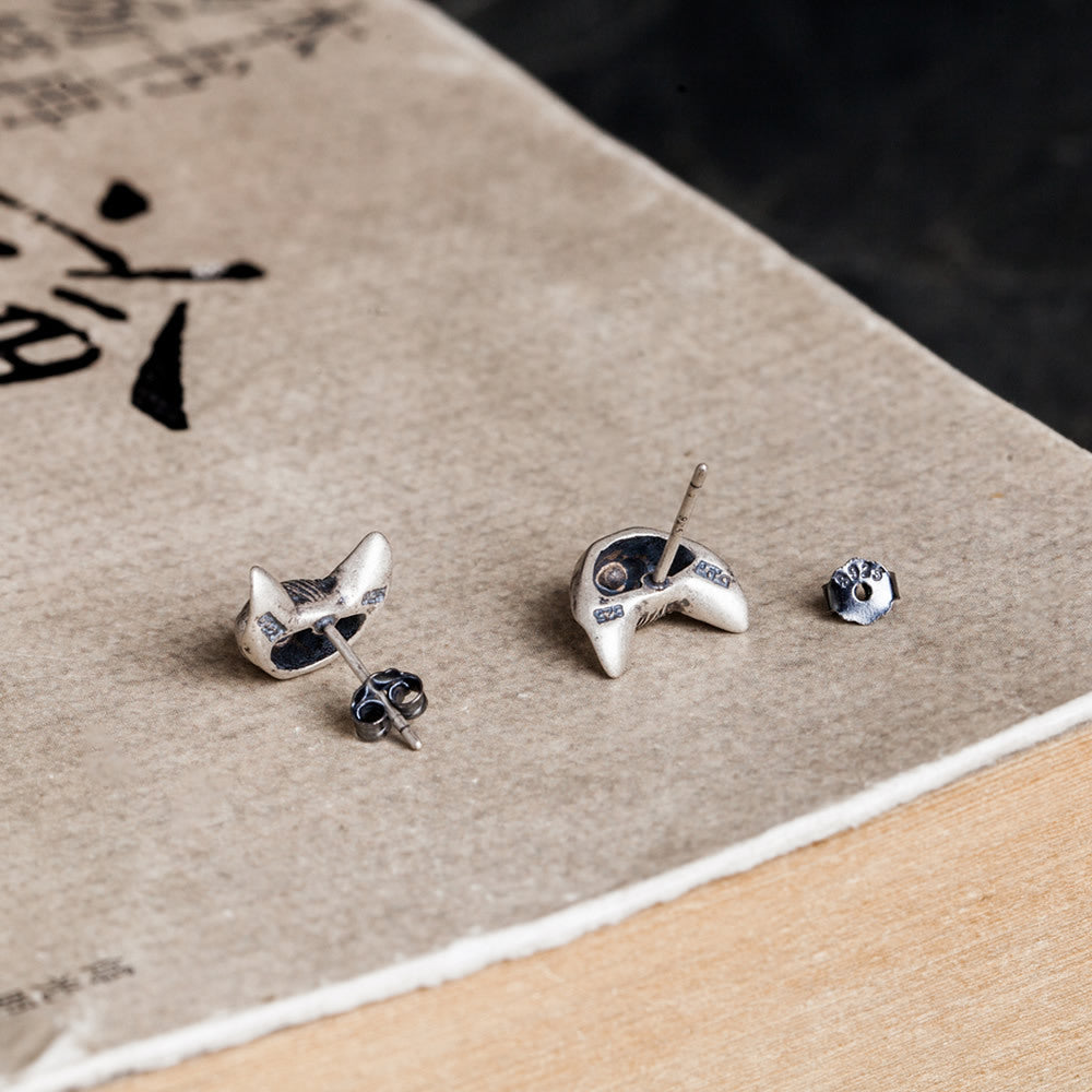 Rockyu スフィンクスキャット925シルバーピアス – 猫耳で魅了する個性派ジュエリー