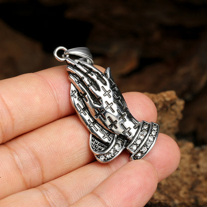 Rockyu 手の祈りネックレス ステンレス製 十字架×刻印入りメンズアクセ