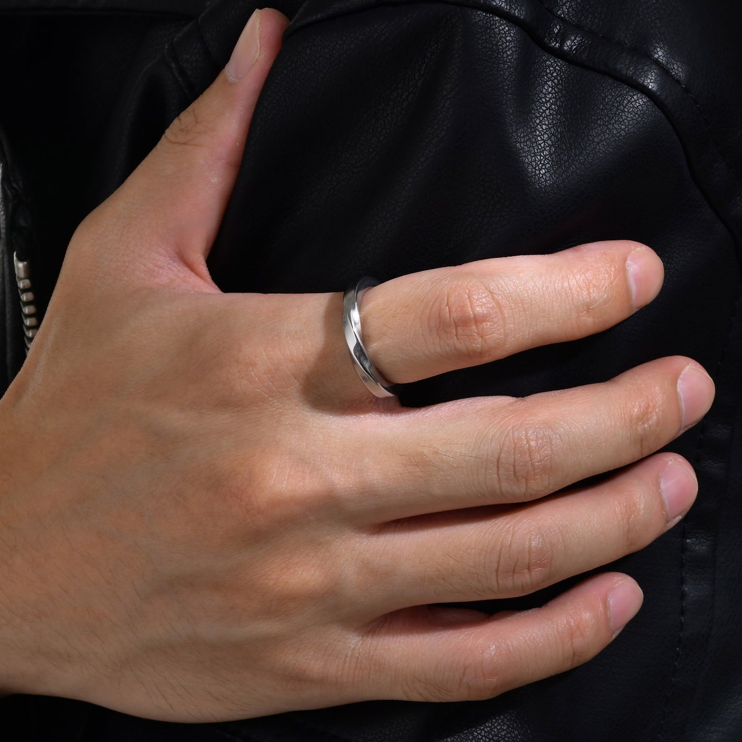 Rockyu メンズリング ステンレス モビウスデザイン クールパンク系 おしゃれ男性指輪 ニューヨークスタイル