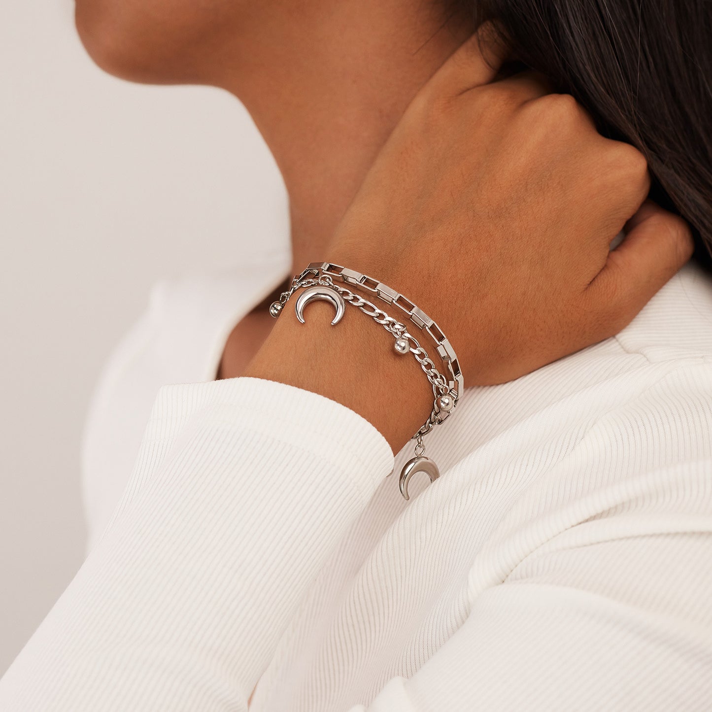 Rockyu ブレスレット レディース ステンレス シルバー 月モチーフ 鈴チャーム 多連チェーンブレスレット サイズ調整可能 ファッションアクセサリー