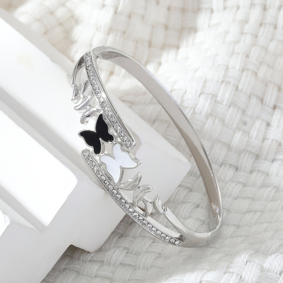 Rockyu ブレスレット レディース 蝶モチーフ ピンクゴールド 18Kメッキ チタン製 キラキラバングル