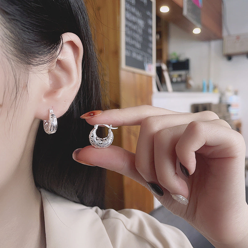 Rockyu シルバー925 月牙モチーフ透かし彫りフープピアス 小ぶりエレガントデザイン