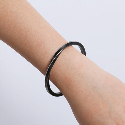 Rockyu チタンC型バングル レディース – 高級感あふれるシンプルブレスレット（全5色）