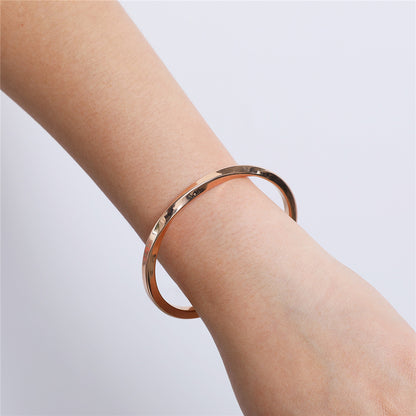 Rockyu チタンC型バングル レディース – 高級感あふれるシンプルブレスレット（全5色）