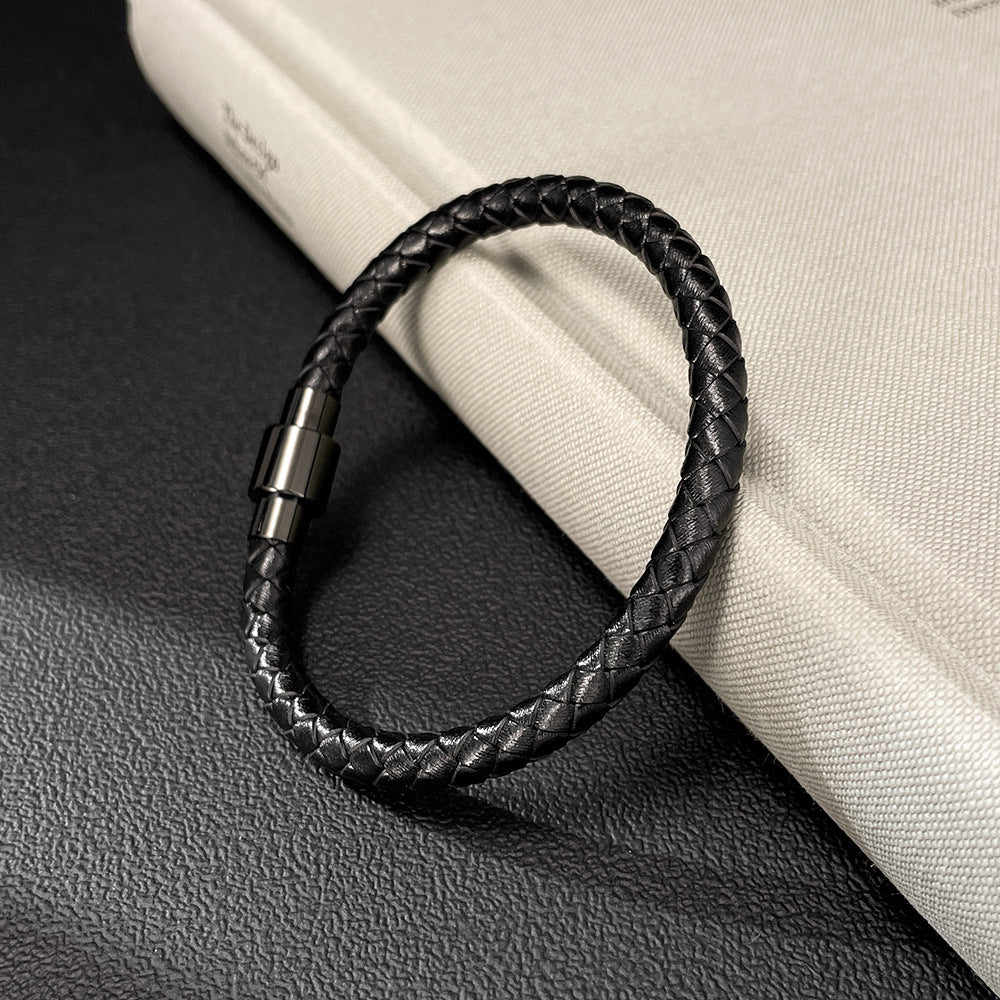Rockyu ブレスレット メンズ レザー編み込み ステンレス留め具 シンプル おしゃれ ブラックバングル