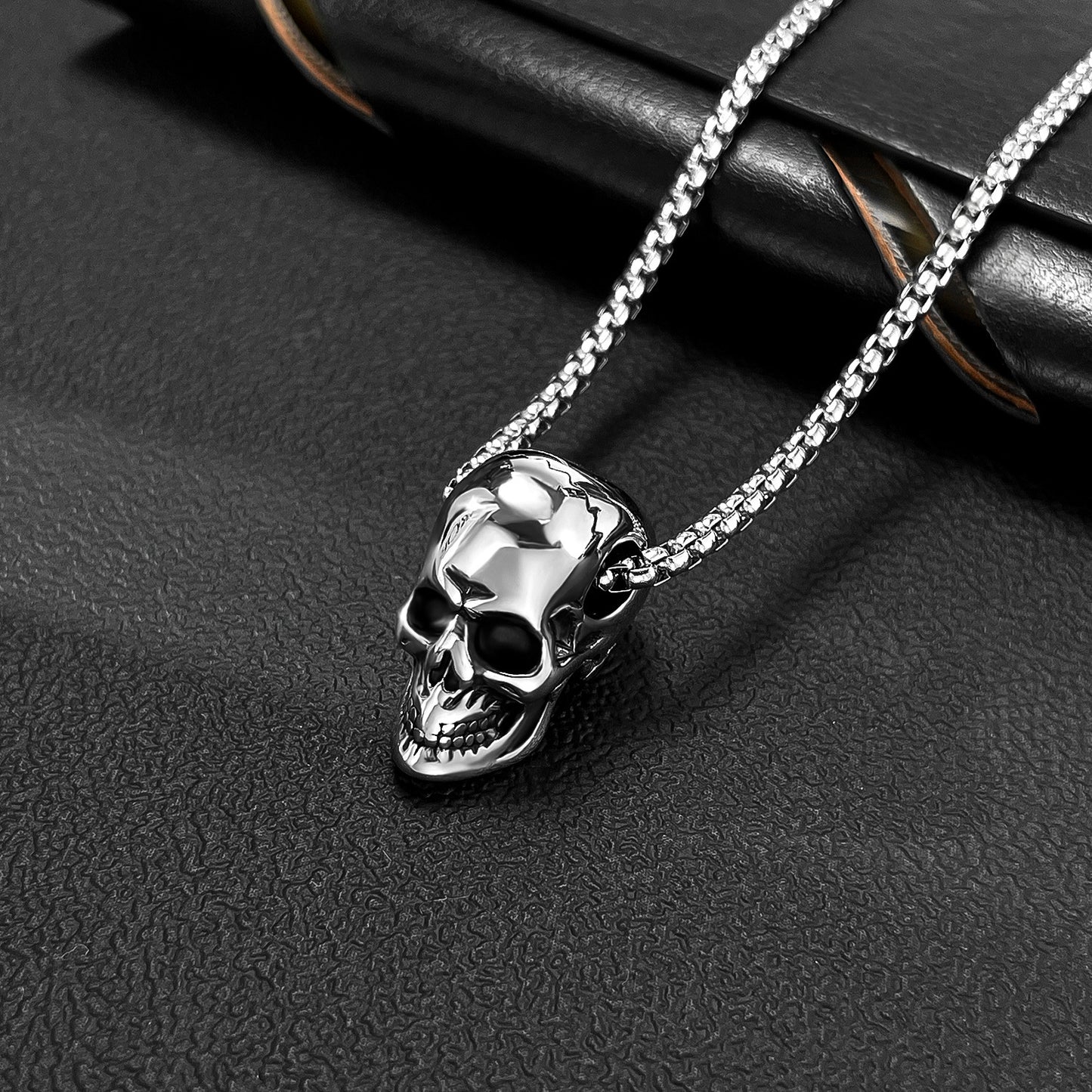 Rockyu スカルネックレス メンズ｜ステンレス製 レトロ＆ロックデザイン 髑髏ペンダント
