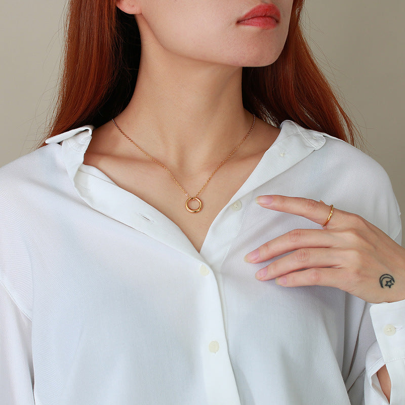 Rockyu レディースネックレス ゴールド リングペンダント 18金仕上げ チタン製