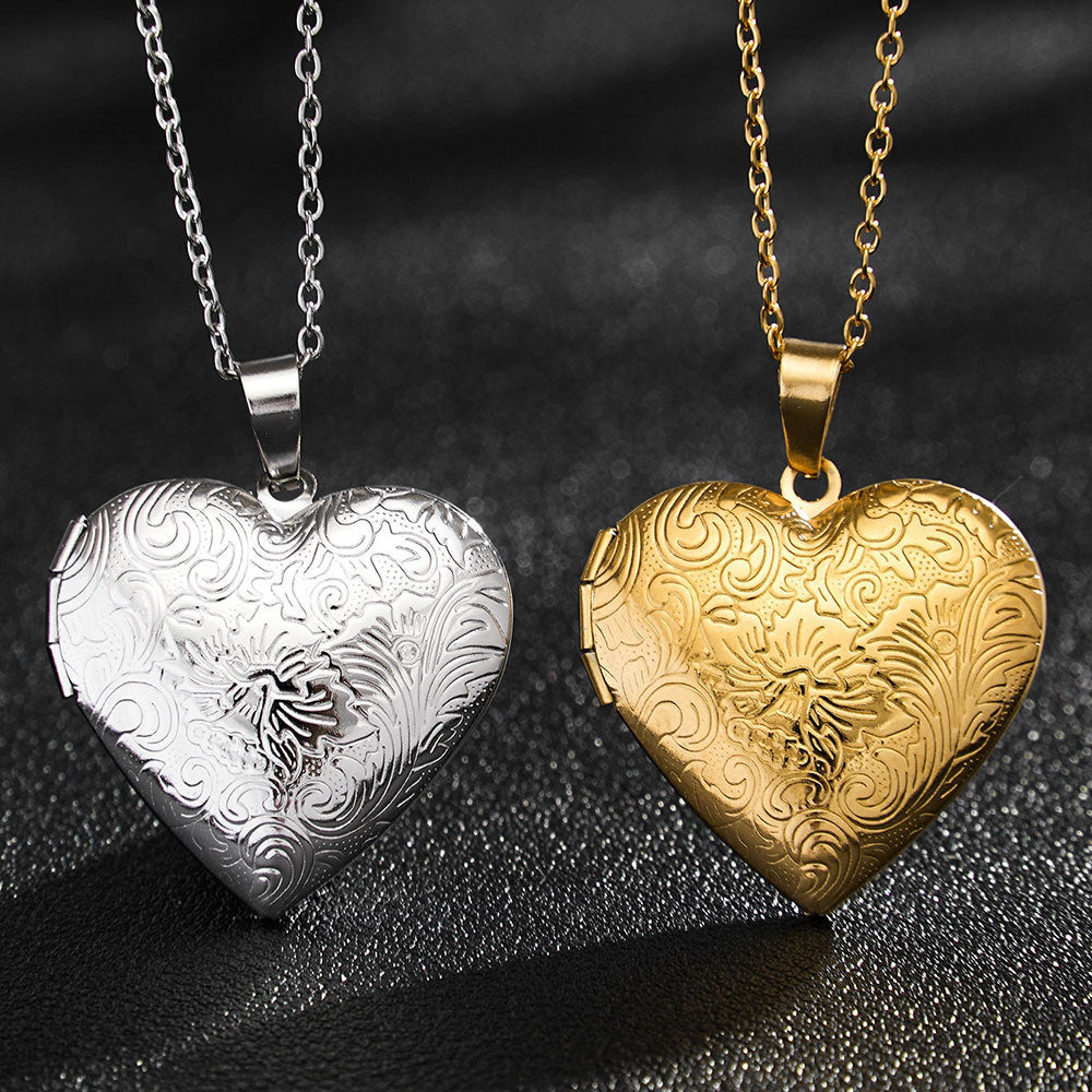 Rockyu レディースネックレス ハートロケットペンダント 写真入れ 彫刻風デザイン シルバー ゴールド 鎖骨チェーン 記念日 ギフト