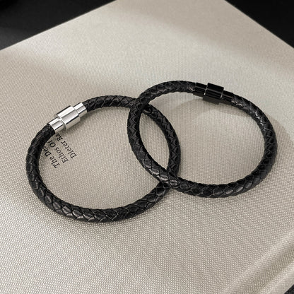 Rockyu ブレスレット メンズ レザー編み込み ステンレス留め具 シンプル おしゃれ ブラックバングル