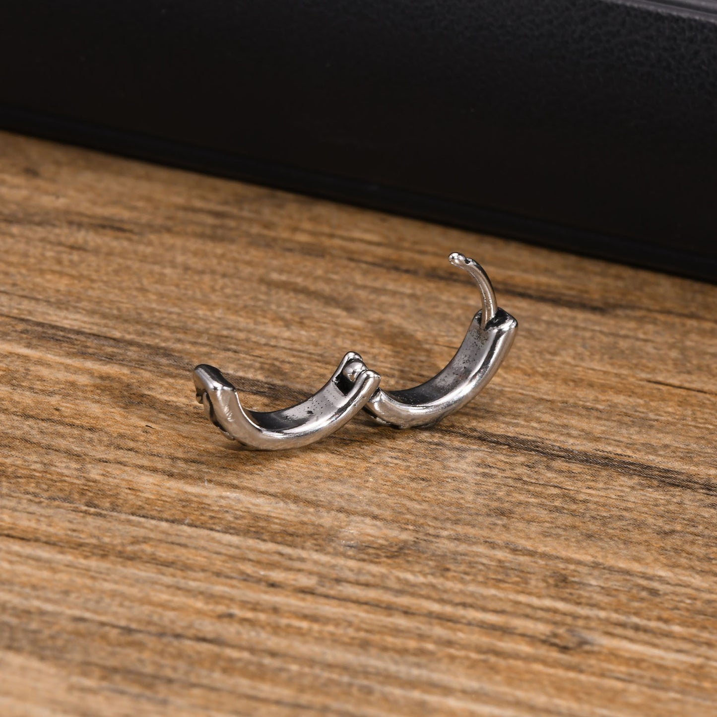 Rockyu メンズ シルバー フープピアス ステンレス鋼 金属アレルギー対応 ヴィンテージチェーン デザインリング