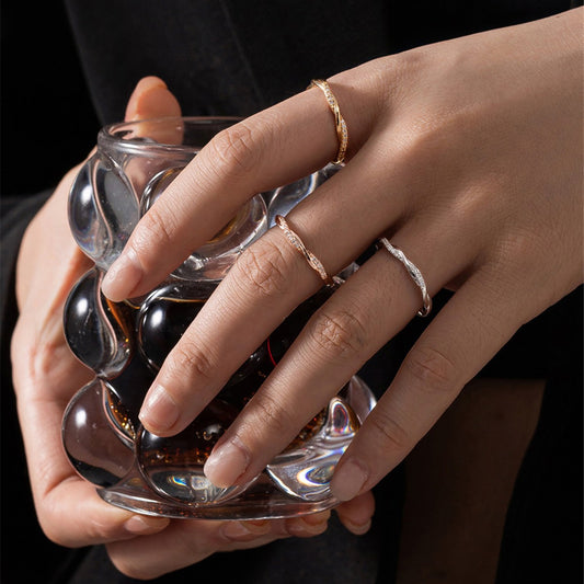 Rockyu レディースツイストジルコニアリング 細身デザイン 金属アレルギー対応