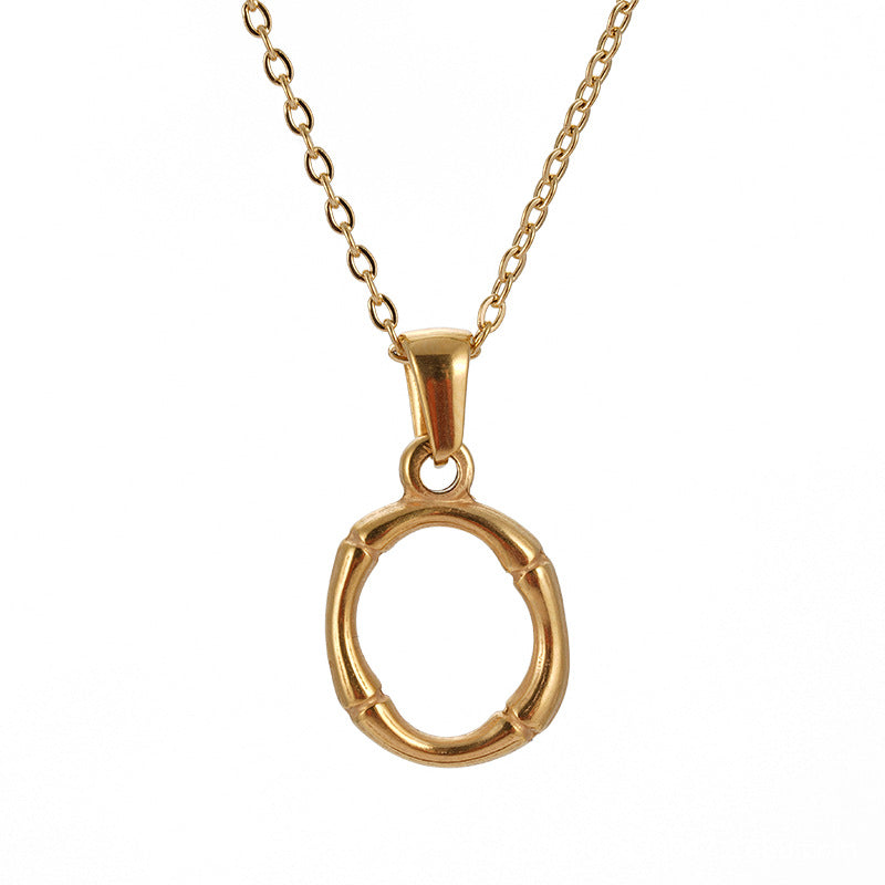 Rockyu ネックレス レディース ゴールド 18金 女性用 アルファベット ペンダント イニシャルネックレス 細い 鎖骨チェーン 恋人 記念 ファッションアクセサリー