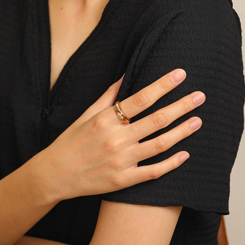 Rockyu ステンレスリング メンズ＆レディース兼用 6mm 幅広 ツイストデザイン