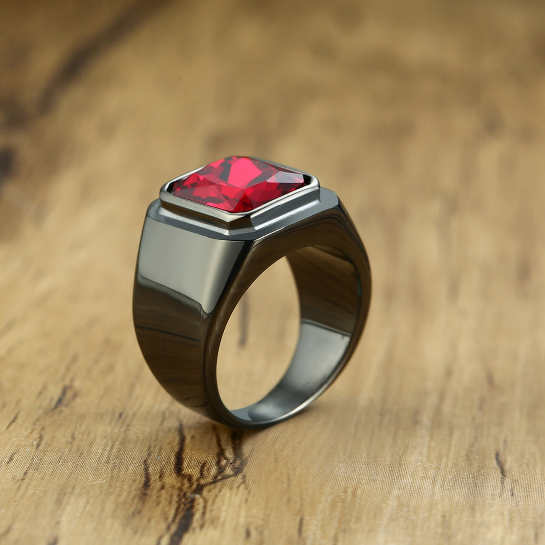 ルビーインパクト メンズ印台リング｜ステンレス×ゴールド・ブラック仕上げ 高級感と重厚感が際立つ存在感抜群の指輪