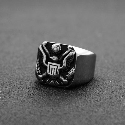 Rockyu メンズリング ステンレス製 タカモチーフ 彫刻 シグネットスタイル