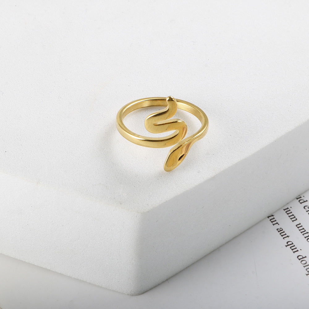 レディース スネークリング｜チタン製 ゴールド IPメッキ 指輪 フリーサイズ